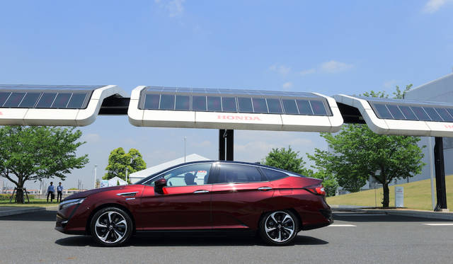 ホイールリム径は18インチ