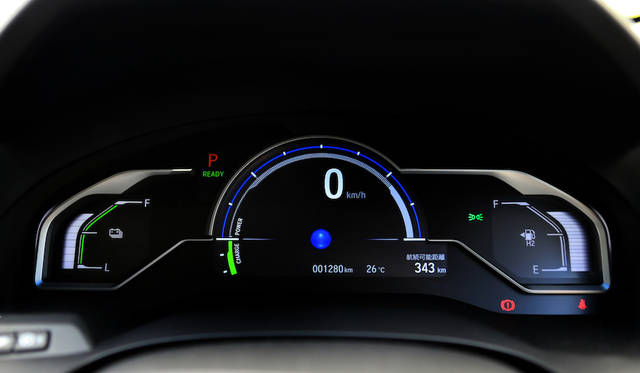 デジタルグラフィックメーターには発電量に応じてボールの大きさが変わる燃料電池発電モニターが表示される