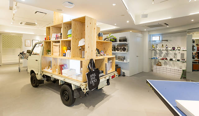 “趣”をテーマにした４階は、“トーキョー カルチャート by ビームス”がセレクトしたポップカルチャーからファインアートまでが揃う。日本独特の車種である軽トラックが出現