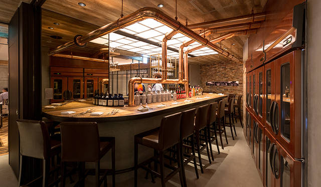 地下1階には、総合アドバイザーの小山薫堂氏がプロデュースしたレストラン「日光金谷ホテル クラフトグリル」がお目見え