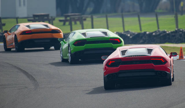 リアのスポイラーリップは空力的に効果を発揮