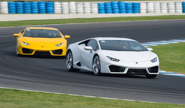 3軸のジャイロセンサーはエンジン出力マネージメントと組み合わされ車両の最適制御を行う