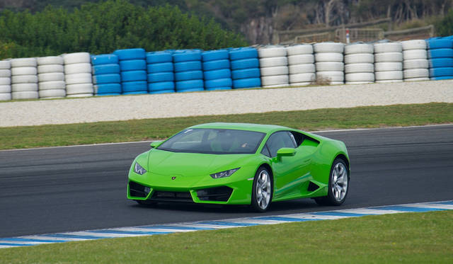 5204ccV型10気筒をミドシップ