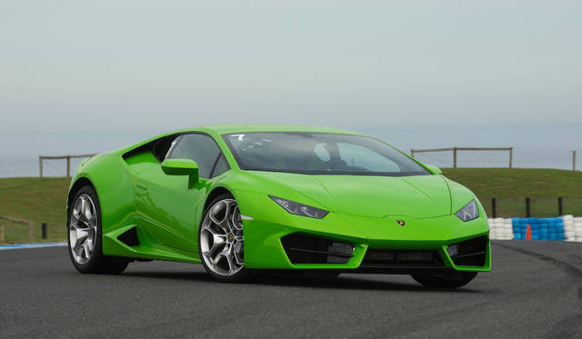 シャシーはアルミニウムとCFRPとの組み合わせ