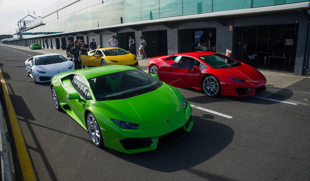 オプションでランボルギーニ・ダイナミック・ステアリングを選択することも可能