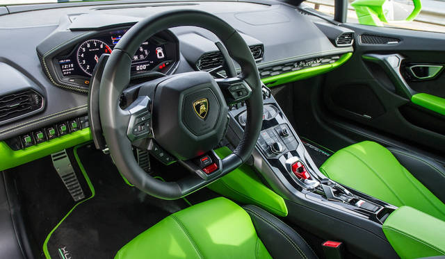 ハンドル位置は日本でも左のみとなる