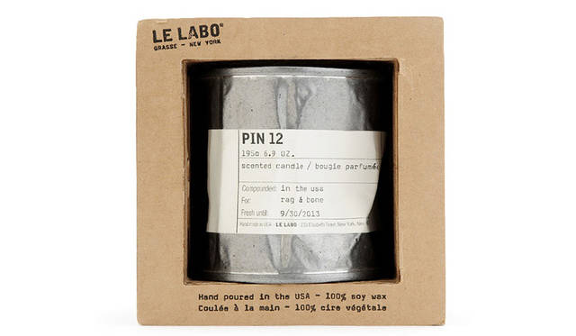 2006年に創立された、ニューヨークを代表す るパフューム専門店Le Labo。ラベルにrag & boneの印字がされたダブルネームのキャンド ル。rag & bone デザイナーのMarcusとDavid がLe Laboのキャンドルの中でも最も好きな香 りであるSANTAL 26 を使用。<br><br>9720円