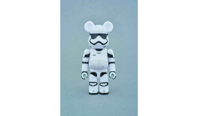 <strong>BE@RBRICK FIRST ORDER STORMTROOPER™ 100%</strong>／価格 1620円　　© & ™ Lucasfilm Ltd.