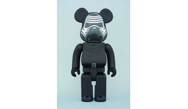 <strong>BE@RBRICK KYLO REN™ 400%</strong>／価格 8640円　　© & ™ Lucasfilm Ltd.
