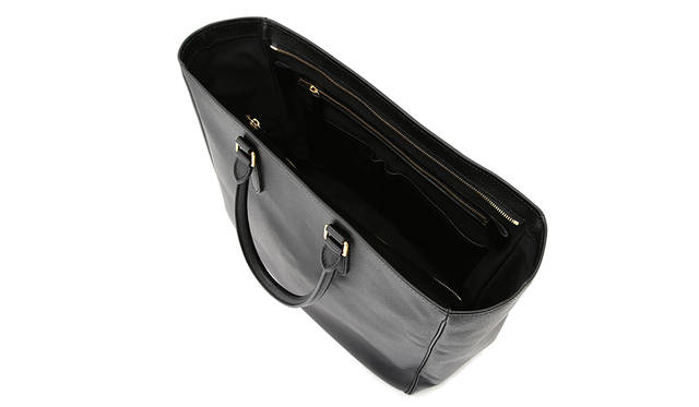 「TOTE」<br /> 価格｜7万5600円<br /> サイズ｜W40×H32×D15(cm)<br />