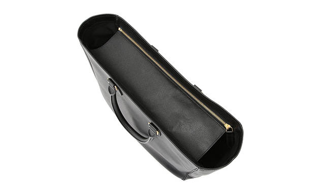 「TOTE」<br /> 価格｜7万5600円<br /> サイズ｜W40×H32×D15(cm)<br />