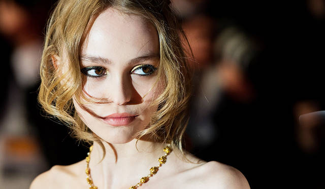 327-Lily-Rose-DEPP_69th-Cannes-International-Film-Festival_May-13th_3.jpg
