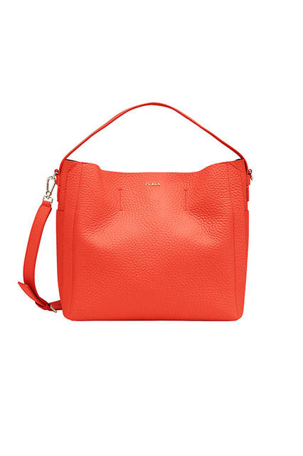 CAPRICCIO（カプリッチョ）<br><br>マテリアル｜ダブルフェイスカラーレザー<br>カラー｜ヌードベージュ、オレンジ他<br>サイズ｜W32×H29×D19cm<br>価格｜5万8000円（税別）<br>