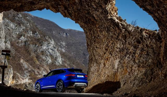 Jaguar F-Pace First Edition|ジャガー Fペース ファーストエディション 013