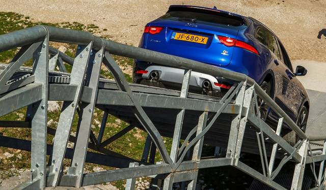 Jaguar F-Pace First Edition|ジャガー Fペース ファーストエディション 019