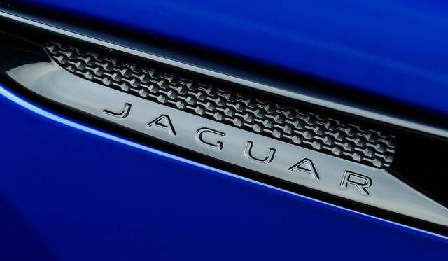 Jaguar F-Pace First Edition|ジャガー Fペース ファーストエディション 021