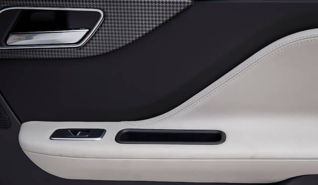 Jaguar F-Pace First Edition|ジャガー Fペース ファーストエディション 032