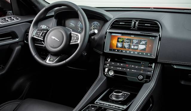 Jaguar F-Pace 2.0d R-Sport|ジャガー Fペース 2.0d Rスポーツ 021