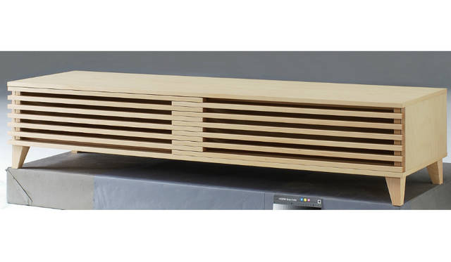 <strong>Rin</strong><br />価格｜26万4600円<br />サイズ｜約W1800×D470×H370mm<br />素材｜ウォルナット、ホワイトオーク<br />塗装｜ラッカー塗装仕上げ<br />