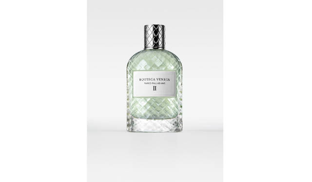 <strong>パルコ パッラーディアーノ Ⅱ</strong><br>糸杉はヴェネチアを象徴する存在。その天に向かって伸びる糸杉の葉の香りは、グリーン系の深い香りと刺激的で明るい香りが入り混じり、2つの個性を主張する。さらに、ピンクペッパーを配合することで、鋭い香りがコントラストを演出する。