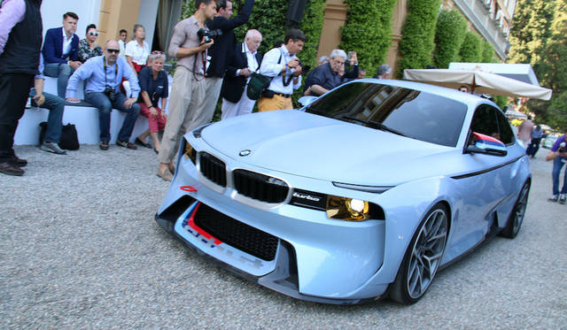 BMWが前夜祭で世界初公開したコンセプトカー、2002オマージュ。
