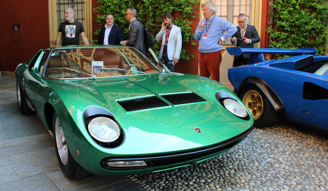 一般公開日の来場者投票賞を獲得した1971年ランボルギーニ・ミウラSV。