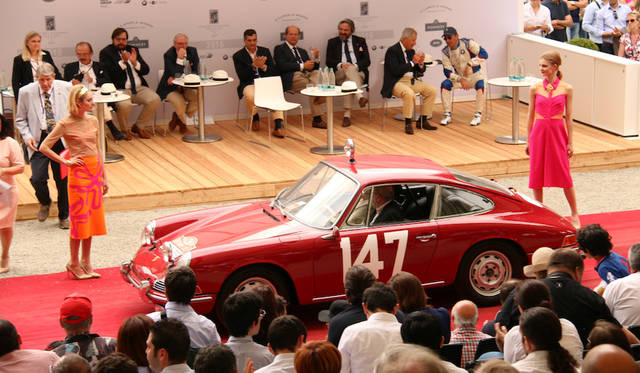 ポルシェ911。1965年モンテカルロ・ラリーのGT部門でクラス優勝し、今日に続く911のコンペティションカー史に名を刻んだ。「ラリーカー」の部の選外佳作賞。