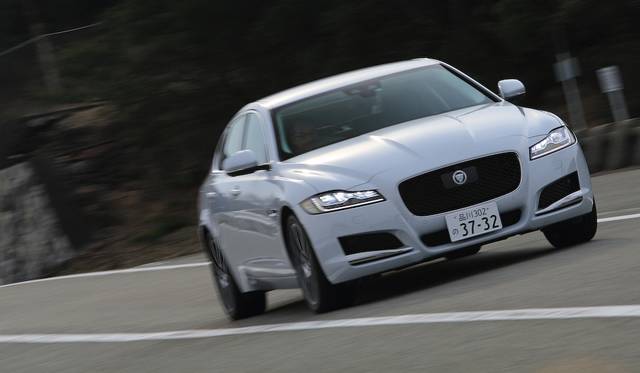 サスペンション形式は前ダブルウィッシュボーン、後ろマルチリンク