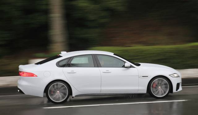 ボディ全長は先代XFより10mm短くなった