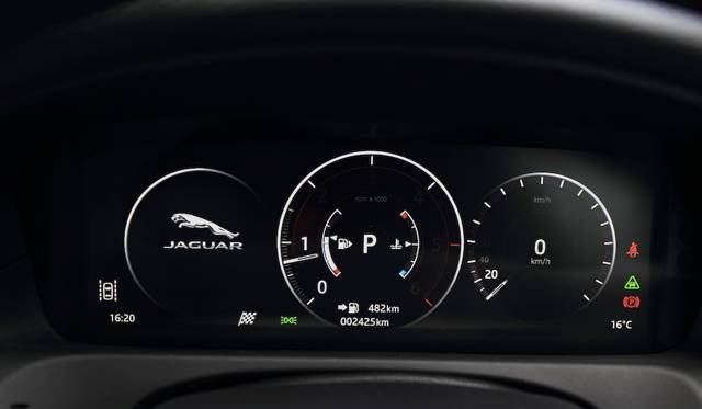 メータークラスター内には12.3インチのTFT採用