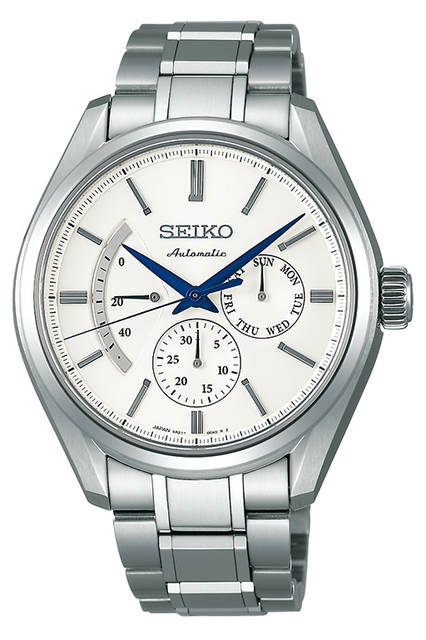 <strong>プレステージライン<br />SARW021<br /></strong>ケース｜ステンレスケース（ダイヤシールド）<br />風防｜サファイアガラス（スーパークリア コーティング）<br />直径｜40.8mm<br />ムーブメント｜自動巻き（Cal.6R21）<br />精度｜日差 +25秒 〜 −15秒<br />機能｜インダイヤル式の日付表示、曜日表示、パワーリザーブ表示<br />ブレスレット｜ステンレススチール<br />防水性能｜10気圧<br />価格｜12万円（税別）<br />