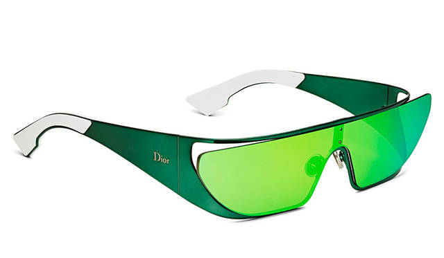 <strong>リアーナ</strong><br /> クラシックメタル バージョン<br />価格｜9万8000円（税抜）<br />