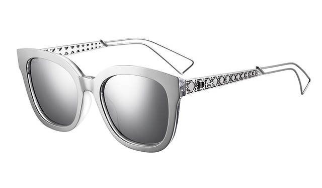 <strong>ディオラマ</strong><br />カラー｜3色<br /> 価格｜5万8000円（税抜）<br />