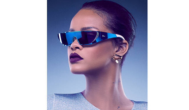 <strong>リアーナ</strong><br /> クラシックメタル バージョン<br /> カラー｜5色<br /> 価格｜10万5000円（税抜）<br />