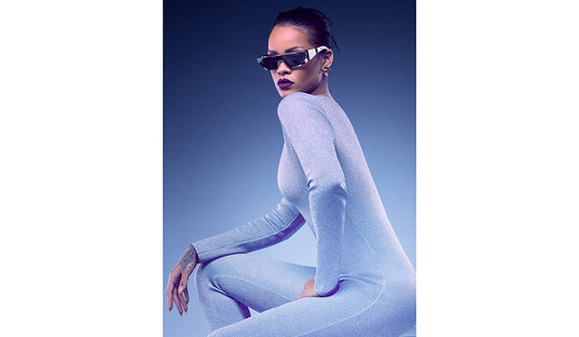 <strong>リアーナ</strong><br /> クラシックメタル バージョン<br /> カラー｜5色<br /> 価格｜9万8000円（税抜）<br /> Photo Credit：Jean-Baptiste Mondino