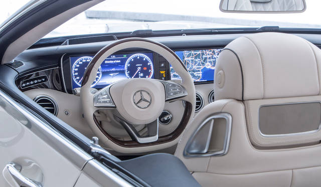 Mercedes-Benz S Class Cabriolet|メルセデス・ベンツ Sクラス カブリオレ レザーとウッドのコンビネーションのステアリングホイールは美しい