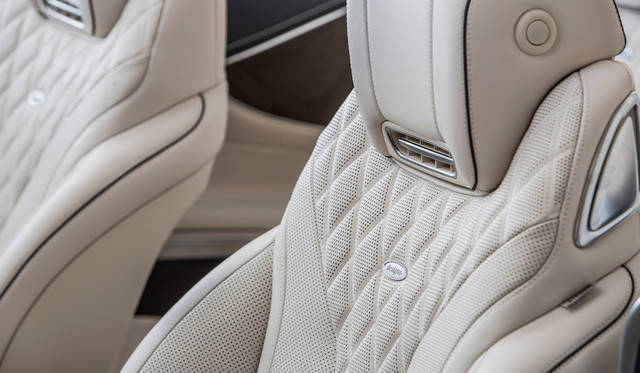 Mercedes-Benz S Class Cabriolet|メルセデス・ベンツ Sクラス カブリオレ 前席乗員の首元にエアコンの吹き出しを設けた「エアスカーフ」
