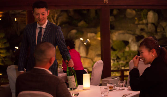 料理に合わせて大橋氏がセレクトしたワインや日本酒、そしてビールも振る舞われた