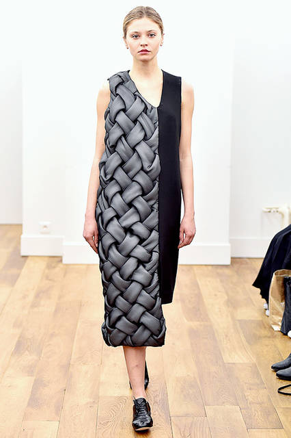 <strong>noir kei ninomiya｜ノワール ケイ ニノミヤ</strong> <br><br>2016-17年 秋冬 ウィメンズ コレクション