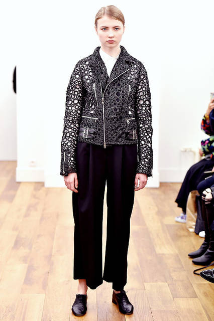 <strong>noir kei ninomiya｜ノワール ケイ ニノミヤ</strong> <br><br>2016-17年 秋冬 ウィメンズ コレクション