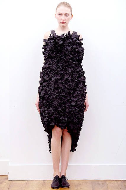 <strong>noir kei ninomiya｜ノワール ケイ ニノミヤ</strong> <br><br>2016-17年 秋冬 ウィメンズ コレクション