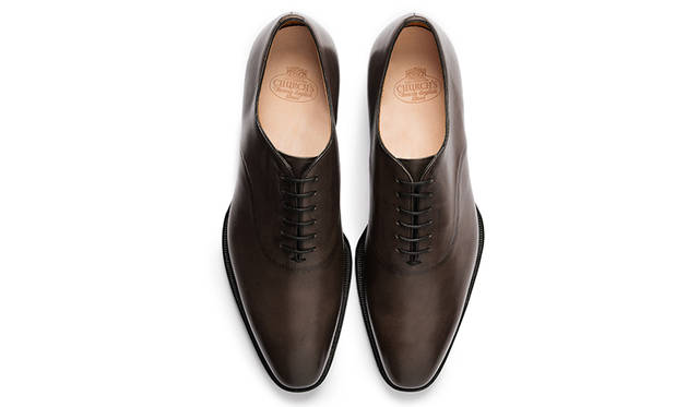 <strong>クラウン コレクション</strong><br /><strong>エリオット</strong>　カラー｜ダークブラウン、価格｜24万円（税抜）<br />