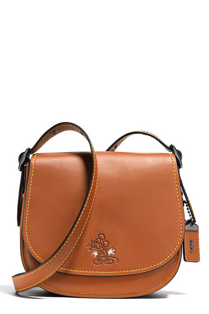 <strong>ミッキー サドル バッグ グラブタン レザー</strong><br> 価格｜12万3120円<br> サイズ｜H25 x W28 x D8（cm）