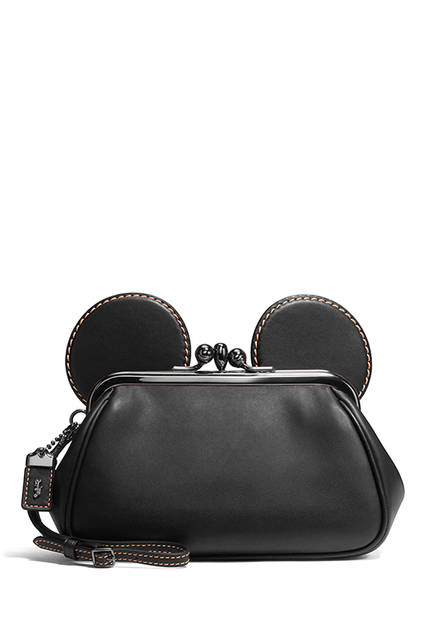 <strong>ミッキー キスロック リストレット グラブタン レザー</strong><br>価格｜4万1040円<br>サイズ｜H10.5 x W19.5（cm）