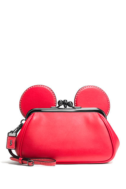 <strong>ミッキー キスロック リストレット グラブタン レザー</strong><br> 価格｜4万1040円<br> サイズ｜H10.5 x W19.5（cm）