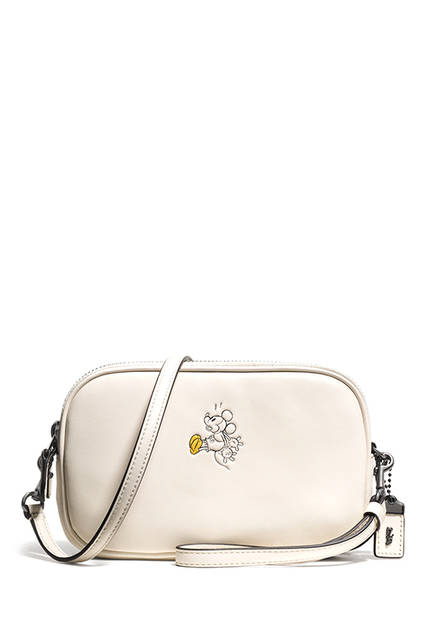 <strong>ミッキー クロスボディー クラッチ グラブタン レザー</strong><br> 価格｜4万1040円<br> サイズ｜H12 x W19.5 x D4（cm）
