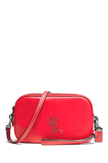 <strong>ミッキー クロスボディー クラッチ グラブタン レザー</strong><br> 価格｜4万1040円<br> サイズ｜H12 x W19.5 x D4（cm）