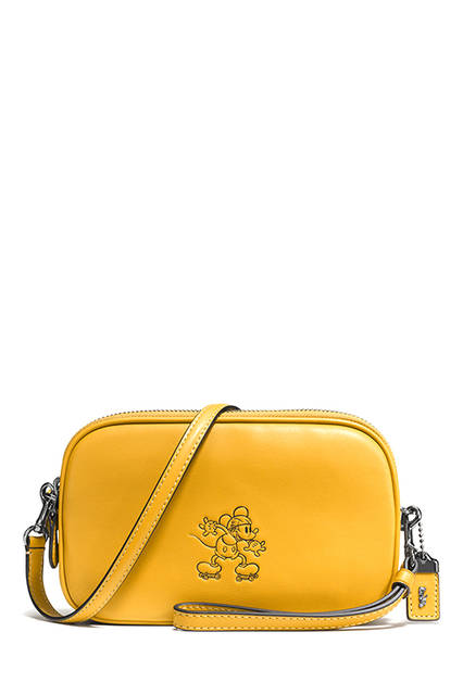 <strong>ミッキー クロスボディー クラッチ グラブタン レザー</strong><br> 価格｜4万1040円<br> サイズ｜H12 x W19.5 x D4（cm）