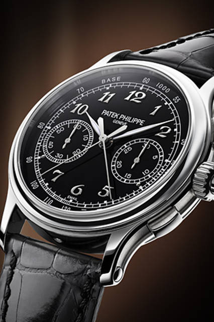 <strong>スプリット秒針クロノグラフ<br />Ref.5370P</strong><br />ケース｜プラチナ950<br />文字盤｜ホワイトゴールド、本黒七宝、インデックスにホワイトゴールドの植字ブレゲ数字<br />直径｜41mm<br />厚さ｜13.56mm<br />ムーブメント｜手巻き（Cal.CaHR 29-535 PS）<br />パワーリザーブ｜最大65時間（最小55時間）<br />機能｜スプリットセコンドクロノグラフ（クロノグラフ秒針、スプリット秒針、30分積算計、1000mベースのタキメーター目盛）<br />ストラップ｜アリゲーター（プラチナ950バックル付き）<br />防水｜3気圧防水<br />価格｜2801万円（税抜）<br />