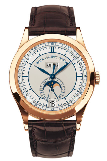 <strong>年次カレンダー<br /> Ref.5396R</strong><br /> ケース｜ローズゴールド<br /> 直径｜38.5 mm<br /> 厚さ｜11.2mm<br /> ムーブメント｜自動巻き（Cal.324 S QA LU 24H/303）<br /> 機能｜年次カレンダー（12時位置下の曜日・月表示、6時位置に日付表示）、ムーンフェイズ、24時間表示<br /> ストラップ｜アリゲーター（ローズゴールドバックル付き）<br /> 防水｜3気圧防水<br /> 価格｜539万円（税抜）<br />